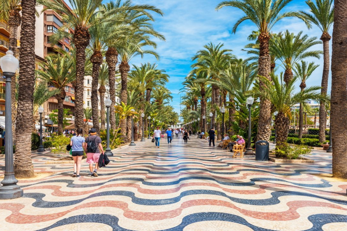 Bord de mer d'Alicante — front de mer et promenade méditerranéenne